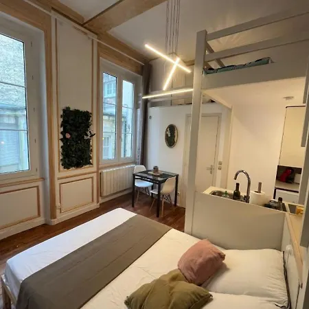 Joli Centre-ville Apartment *